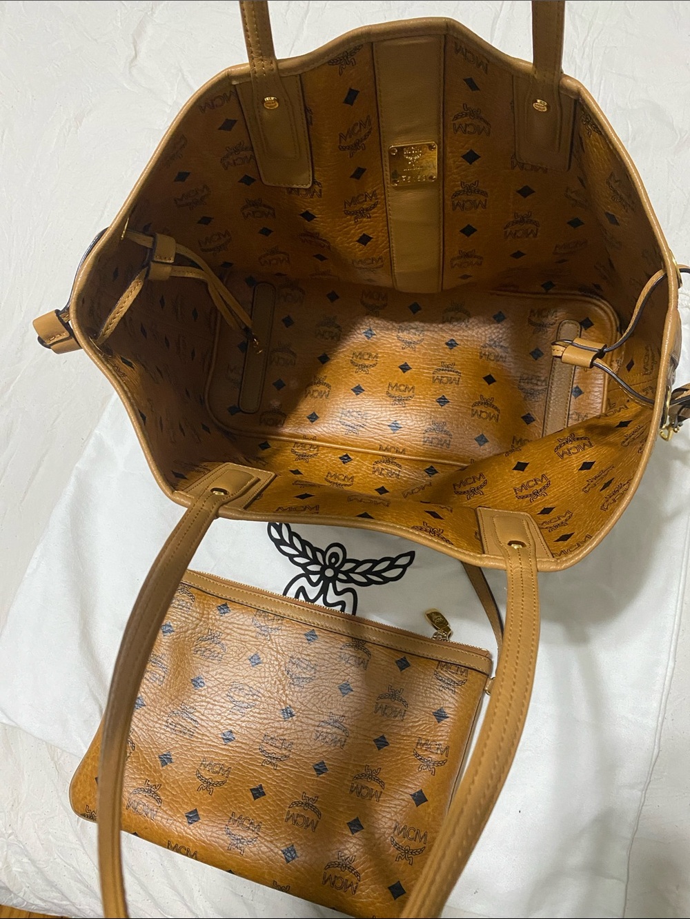 Women’s MCM reversible shoulder bag in Cognac - Picture 5 of 11